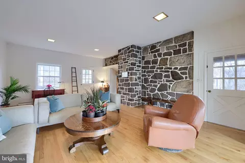Living - 550 Speedwell Forge Rd, Lititz, PA 17543 photo 4 of 4