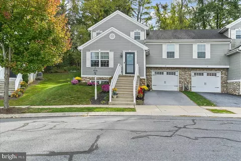 36 Myers Xing, Lancaster, PA 17602
