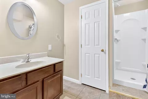 Bath - 802 Wallingford Rd, Lititz, PA 17543 photo 2 of 2