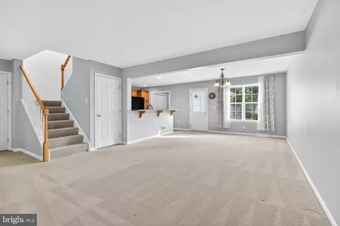 Living - 802 Wallingford Rd, Lititz, PA 17543 photo 2 of 2