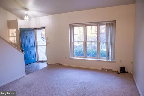 Living - 23 Wade Dr, Lititz, PA 17543 photo 2 of 5