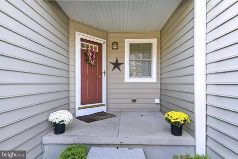 Exterior - 762 Keller Dr, Lititz, PA 17543 photo 3 of 5