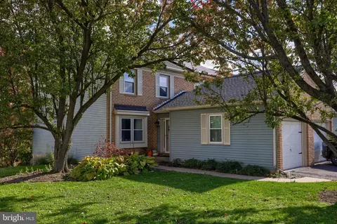 6568 Hollow Dr, East Petersburg, PA 17520