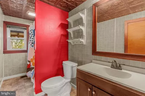 Bath - 507 W Brubaker Valley Rd, Lititz, PA 17543 photo 2 of 2