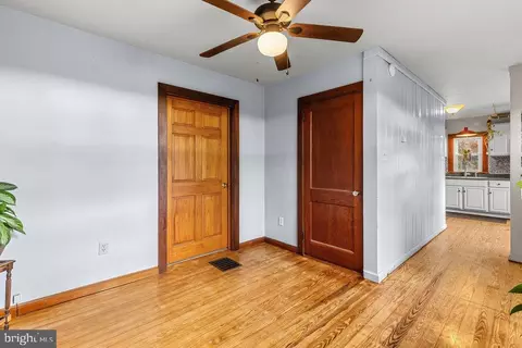 Entry Way - 507 W Brubaker Valley Rd, Lititz, PA 17543 photo 1 of 5