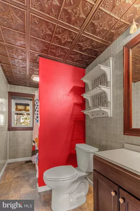 Bath - 507 W Brubaker Valley Rd, Lititz, PA 17543 photo 1 of 2
