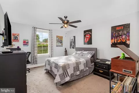 Bedroom - 309 Pierson Rd, Lititz, PA 17543 photo 2 of 2