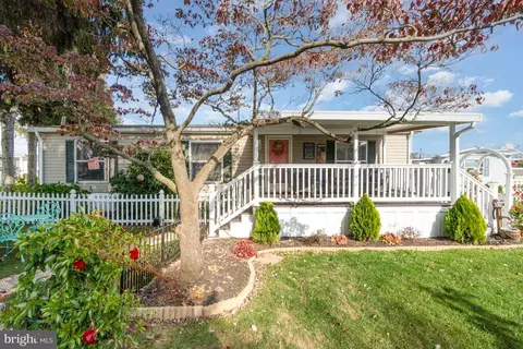8 Janis Rd, Gordonville, PA 17529