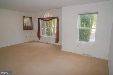 Living - 1221 Brighton Ave, Lititz, PA 17543 photo 8 of 10