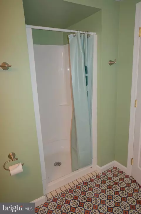 Bath - 1221 Brighton Ave, Lititz, PA 17543 photo 6 of 6