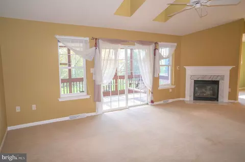 Living - 1221 Brighton Ave, Lititz, PA 17543 photo 5 of 10