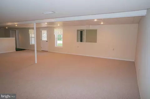 Living - 1221 Brighton Ave, Lititz, PA 17543 photo 10 of 10