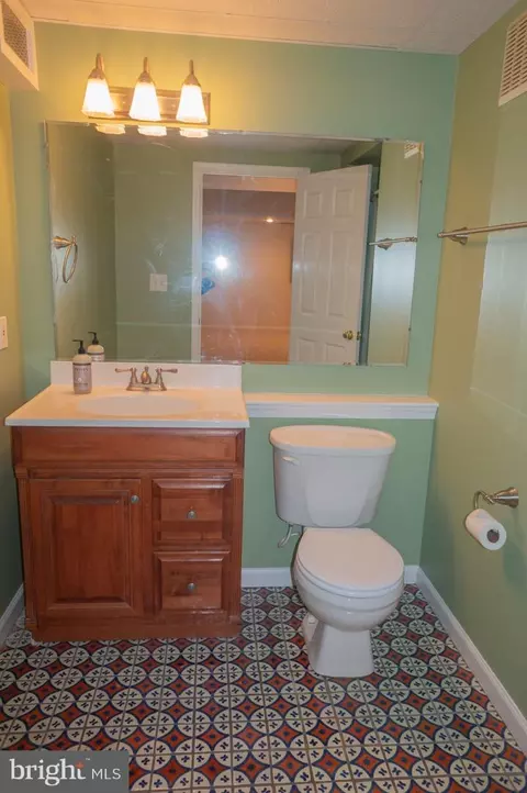Bath - 1221 Brighton Ave, Lititz, PA 17543 photo 5 of 6