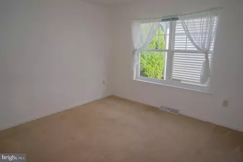Bedroom - 1221 Brighton Ave, Lititz, PA 17543 photo 4 of 5
