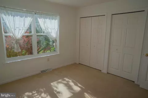 Bedroom - 1221 Brighton Ave, Lititz, PA 17543 photo 3 of 5