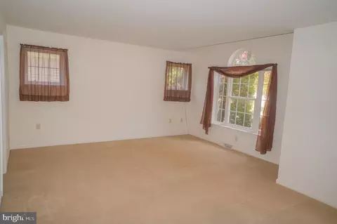 Living - 1221 Brighton Ave, Lititz, PA 17543 photo 9 of 10