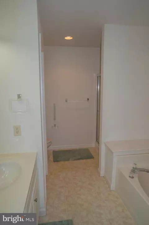 Bath - 1221 Brighton Ave, Lititz, PA 17543 photo 1 of 6