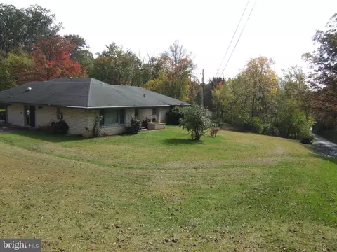 1265 L Swamp Bridge Rd, Denver, PA 17517