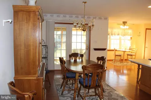 Dining - 668 Snyder Hill Rd, Lititz, PA 17543 photo 2 of 3