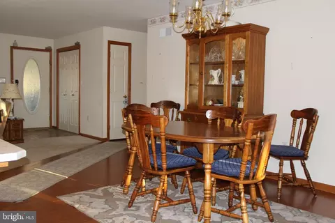 Dining - 668 Snyder Hill Rd, Lititz, PA 17543 photo 3 of 3