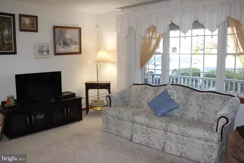 Living - 668 Snyder Hill Rd, Lititz, PA 17543 photo 1 of 1