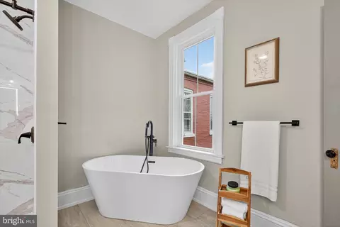 Bath - 27 Ruby St, Lancaster, PA 17603 photo 7 of 10