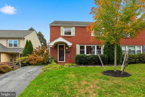 1521 Queen Ln, Lancaster, PA 17601