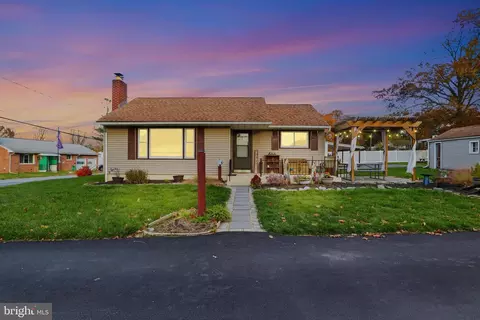 9 Pine St, Mount Joy, PA 17552