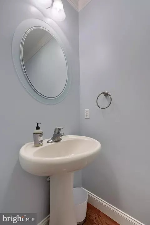 Bath - 120 Baneberry Ln, Lititz, PA 17543 photo 1 of 5