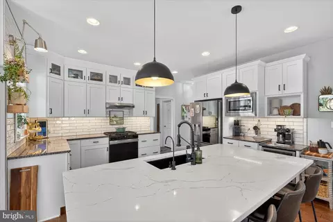 Kitchen - 311 Ecker Dr, Lititz, PA 17543 photo 2 of 3