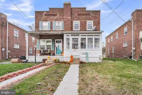 227 Locust St, New Holland, PA 17557