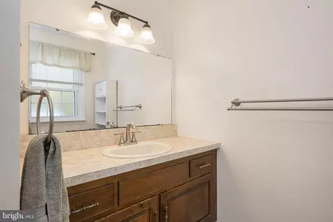 Bath - 46 Green Acre Rd, Lititz, PA 17543 photo 1 of 2