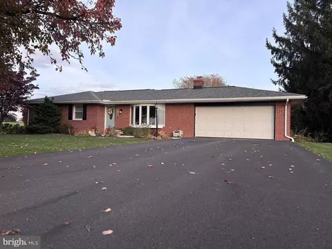 1119 E Meadow Rd, Manheim, PA 17545