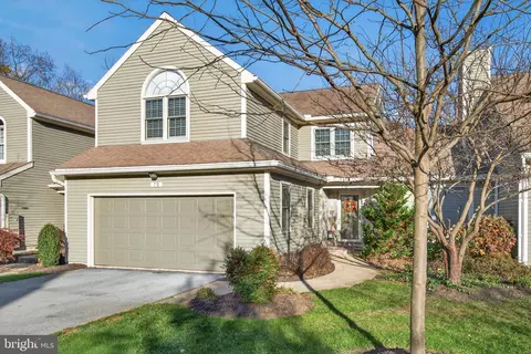 70 Deer Ford Dr, Lancaster, PA 17601
