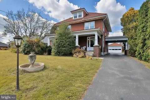 320 S 9th St, Akron, PA 17501
