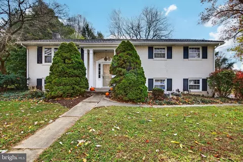 11 Wolf Rd, Akron, PA 17501