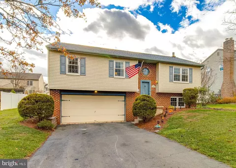 82 Scenic Dr, Denver, PA 17517