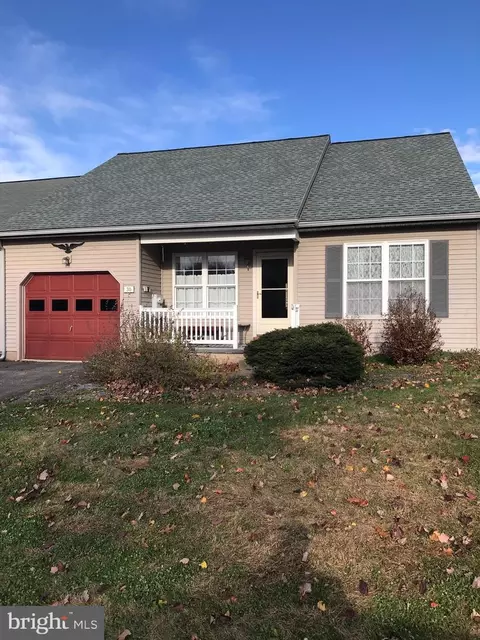 30 Oakgrove Ln, Millersville, PA 17551