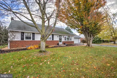 25 Evergreen St, Gordonville, PA 17529 photo 2