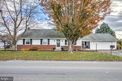 25 Evergreen St, Gordonville, PA 17529