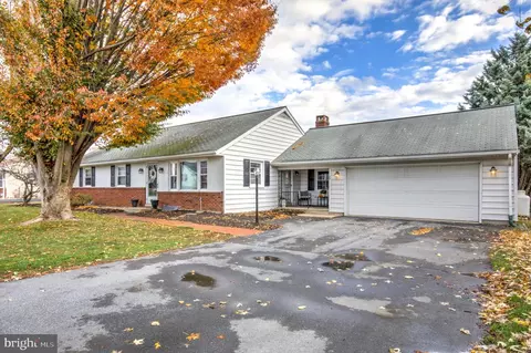 25 Evergreen St, Gordonville, PA 17529 photo 3