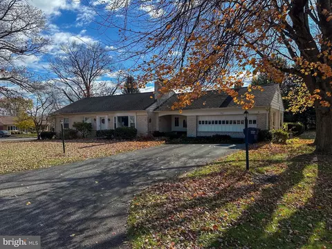 1942 Drexel Ave, Lancaster, PA 17602