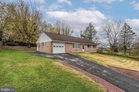 2 Snyder Hill Rd, Lititz, PA 17543 photo 4