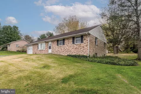 2 Snyder Hill Rd, Lititz, PA 17543 photo 3