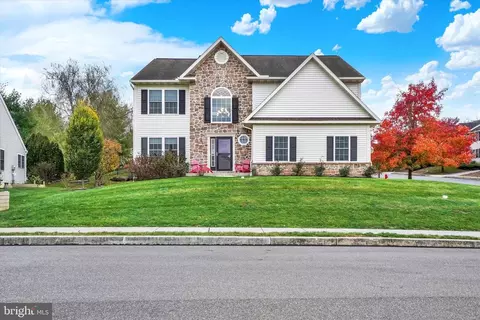 4 Bunker Hl, Millersville, PA 17551