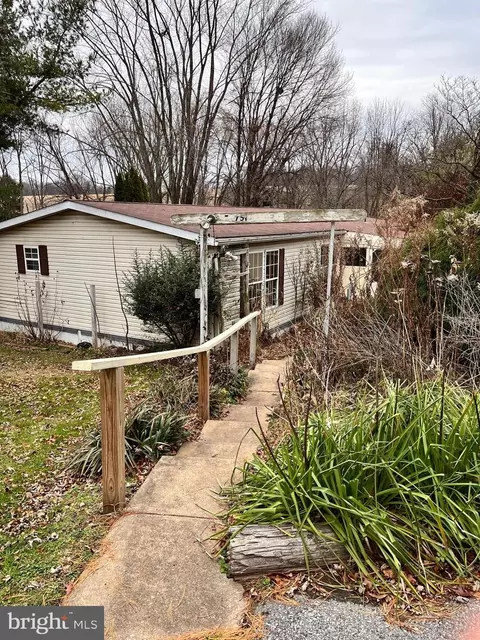 751 Willow Ln, Gap, PA 17527 photo 3