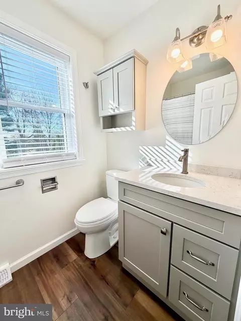 Bath - 112 Chukar Ct, Lititz, PA 17543 photo 2 of 4