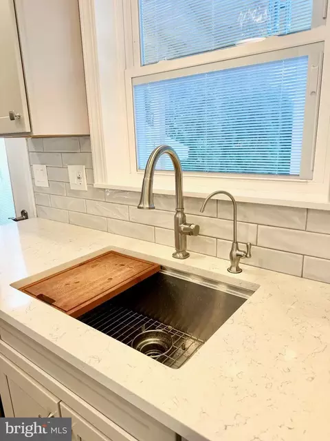 Kitchen - 112 Chukar Ct, Lititz, PA 17543 photo 4 of 8