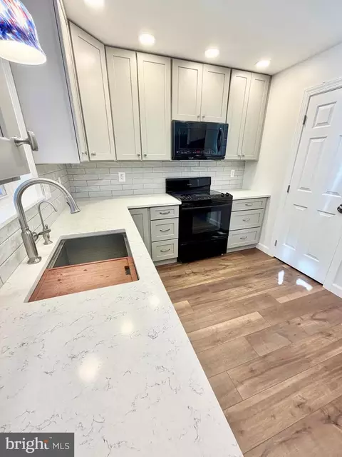 Kitchen - 112 Chukar Ct, Lititz, PA 17543 photo 3 of 8