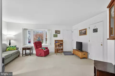 213 E 6th St, Lititz, PA 17543 photo 10